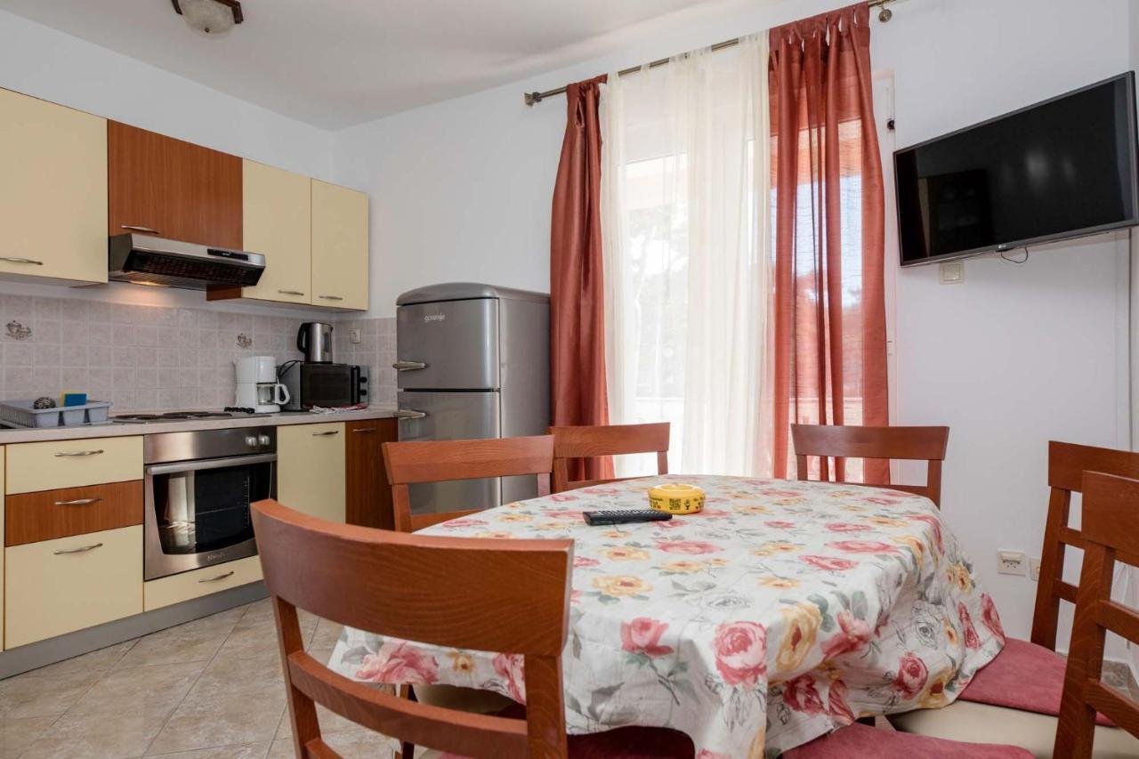 Paradise Apartments Лопар Екстериор снимка