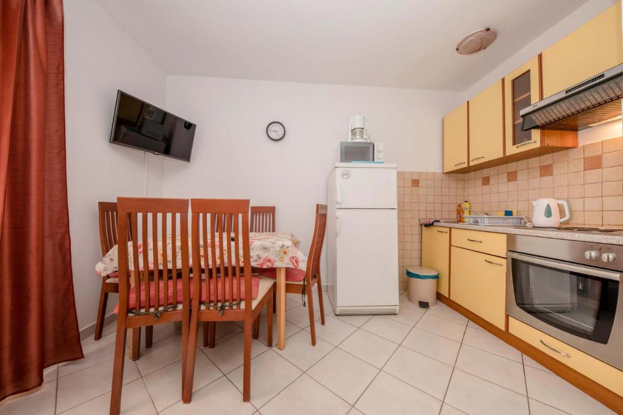 Paradise Apartments Лопар Екстериор снимка