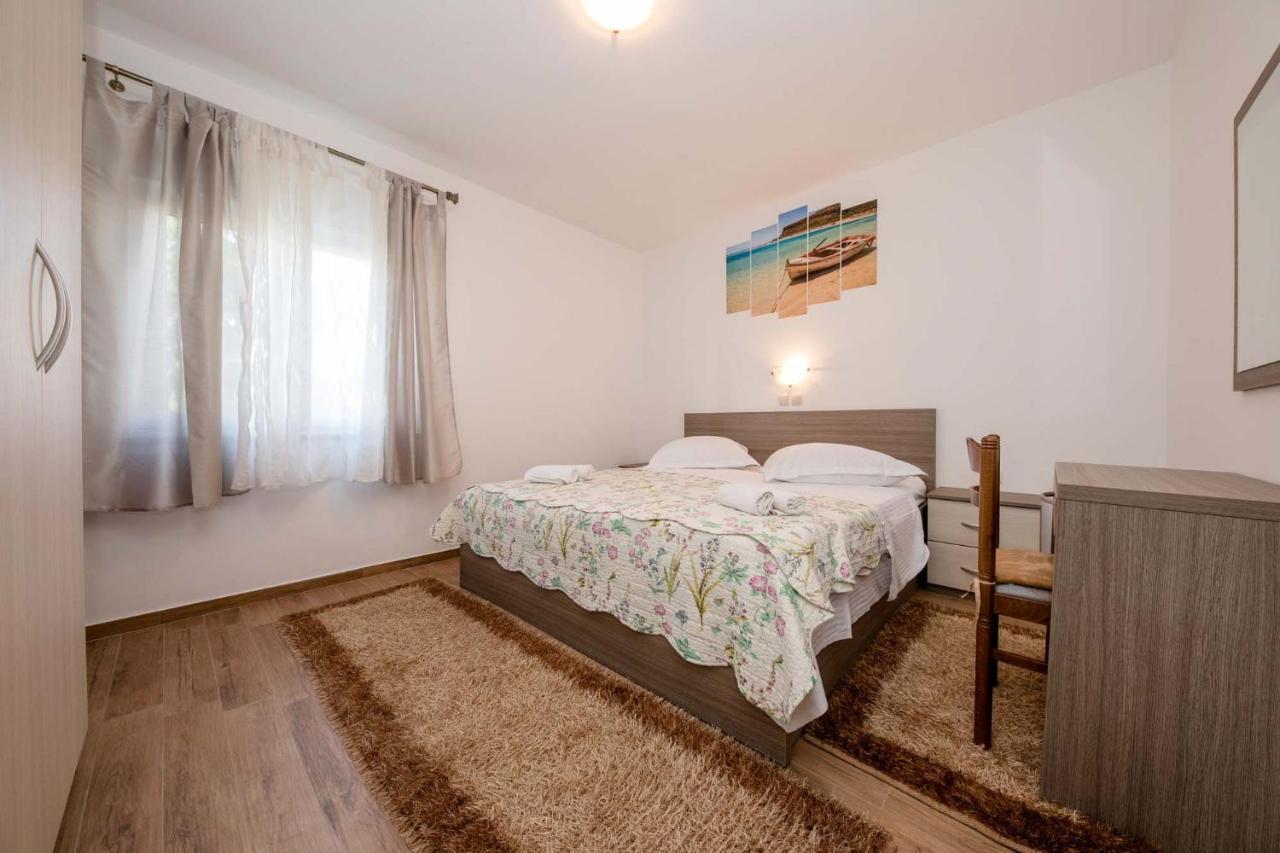 Paradise Apartments Лопар Екстериор снимка